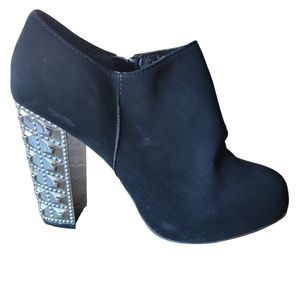 Me Too Ginny Chrome Look Studded Heel Black Faux Suede Zip Up Bootie Siz…